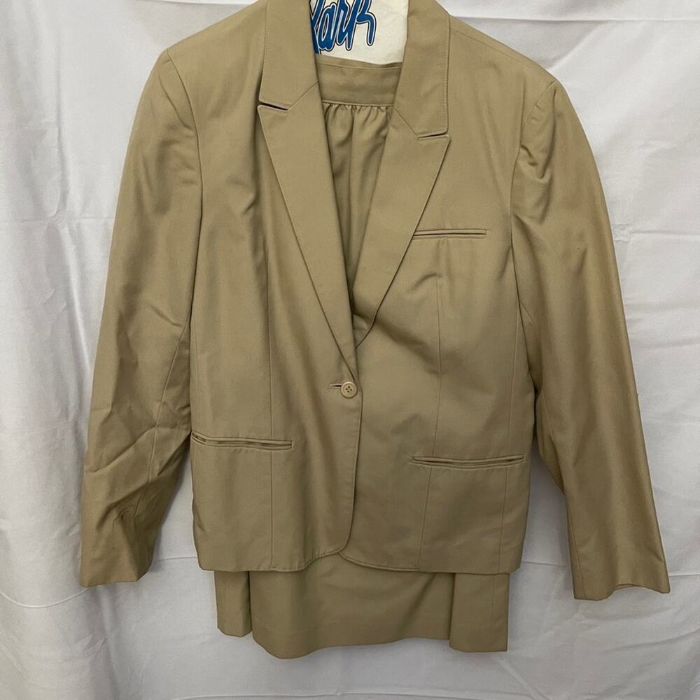 Vintage Domino Women's Tan Formal Suit 2pc Jacket and side button Skirt Size 14